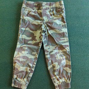 EUC Carter's Boy's Green Camouflage Pants 3T 💙